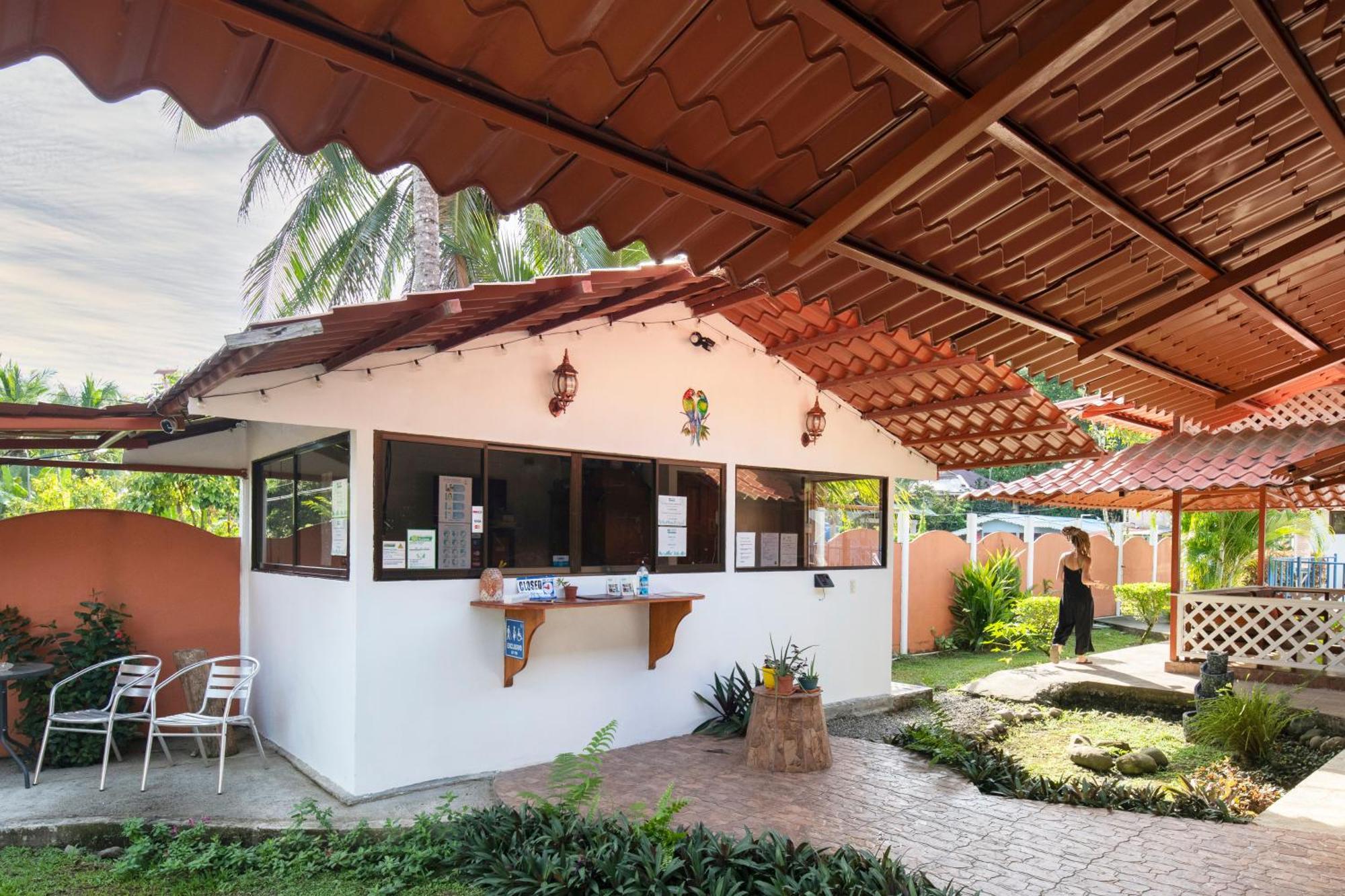 Casa Blanca Beachfront House With Shared Pool Access Pangea Lodge Manzanillo  Kültér fotó