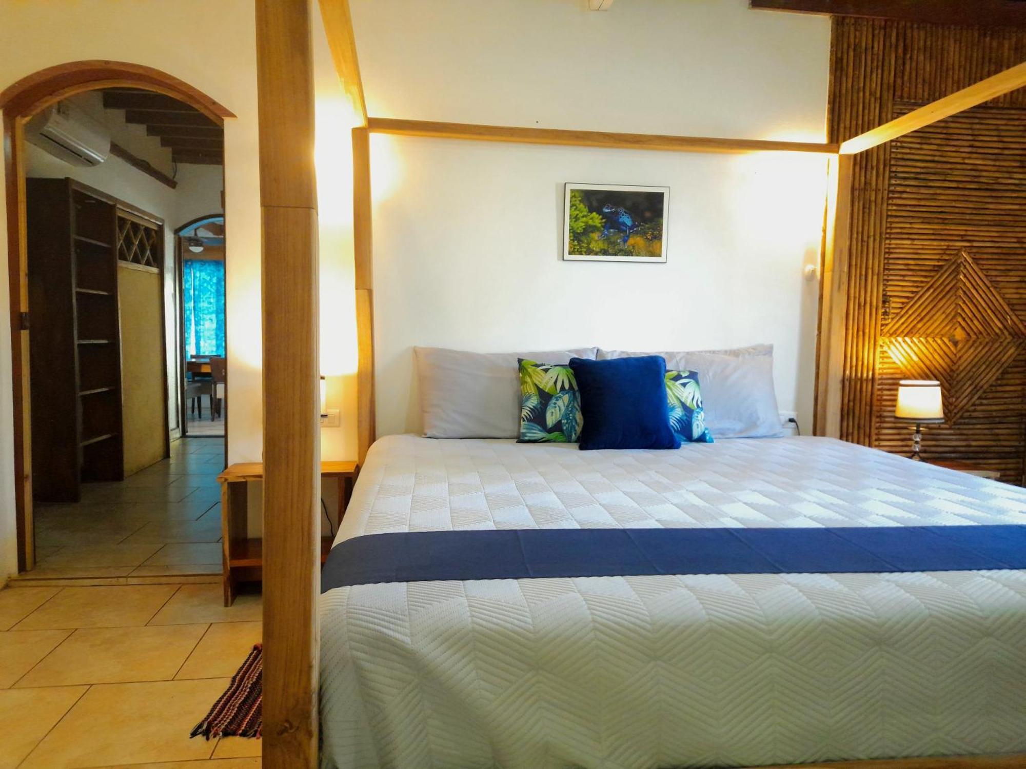 Casa Blanca Beachfront House With Shared Pool Access Pangea Lodge Manzanillo  Kültér fotó