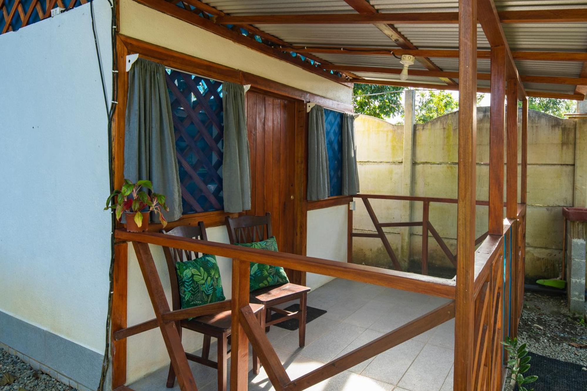 Casa Blanca Beachfront House With Shared Pool Access Pangea Lodge Manzanillo  Kültér fotó