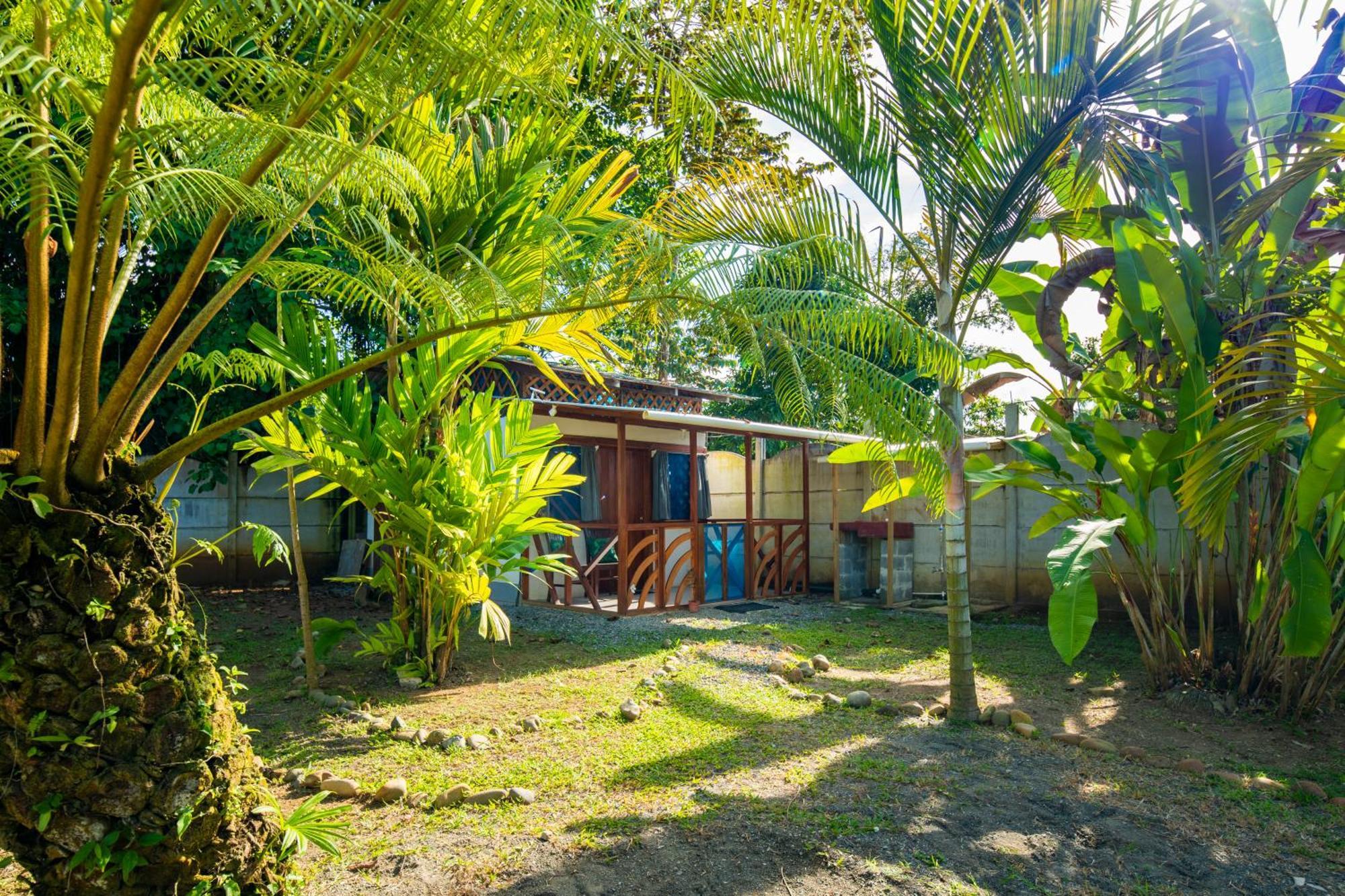 Casa Blanca Beachfront House With Shared Pool Access Pangea Lodge Manzanillo  Kültér fotó