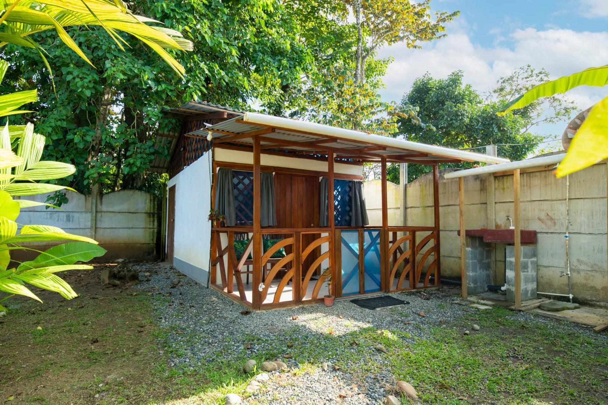 Casa Blanca Beachfront House With Shared Pool Access Pangea Lodge Manzanillo  Kültér fotó
