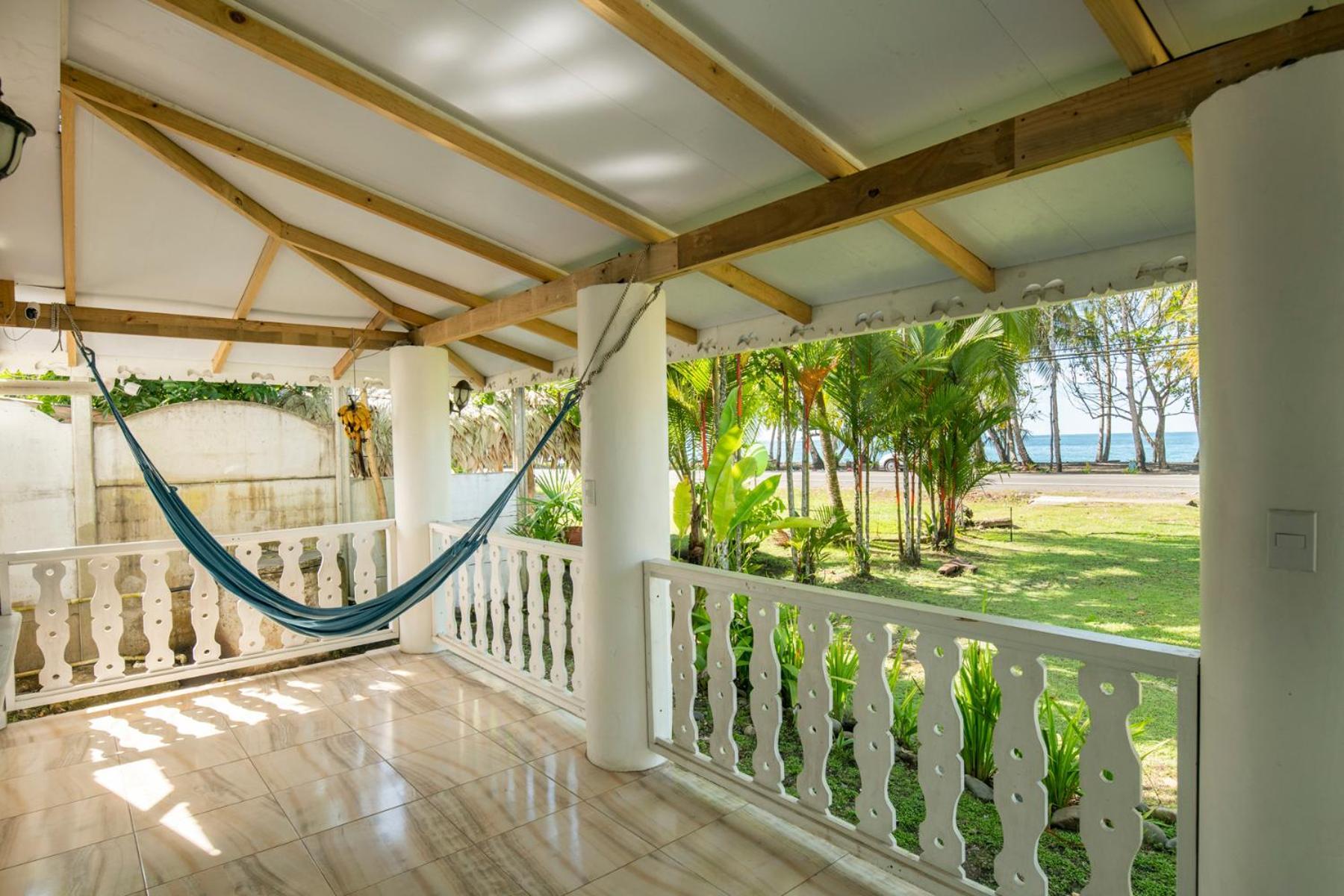 Casa Blanca Beachfront House With Shared Pool Access Pangea Lodge Manzanillo  Kültér fotó