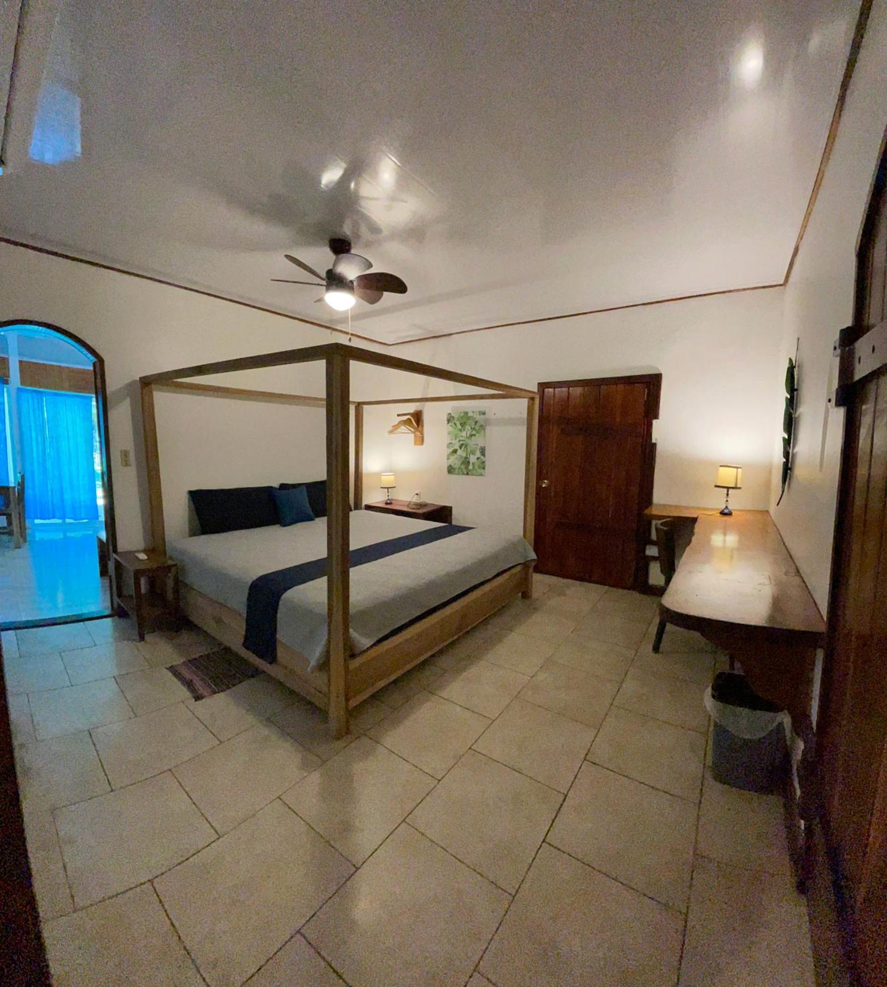 Casa Blanca Beachfront House With Shared Pool Access Pangea Lodge Manzanillo  Kültér fotó